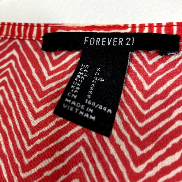 Red and White Chevron Forever 21 Women's Shirt S - Picture 2 of 5